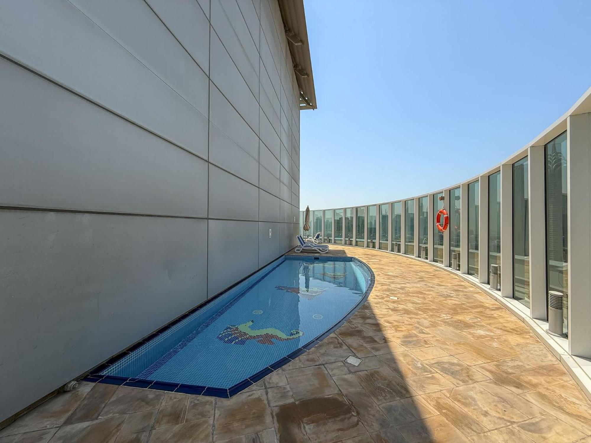 Stylish In Tecom's Prime Location Apartment