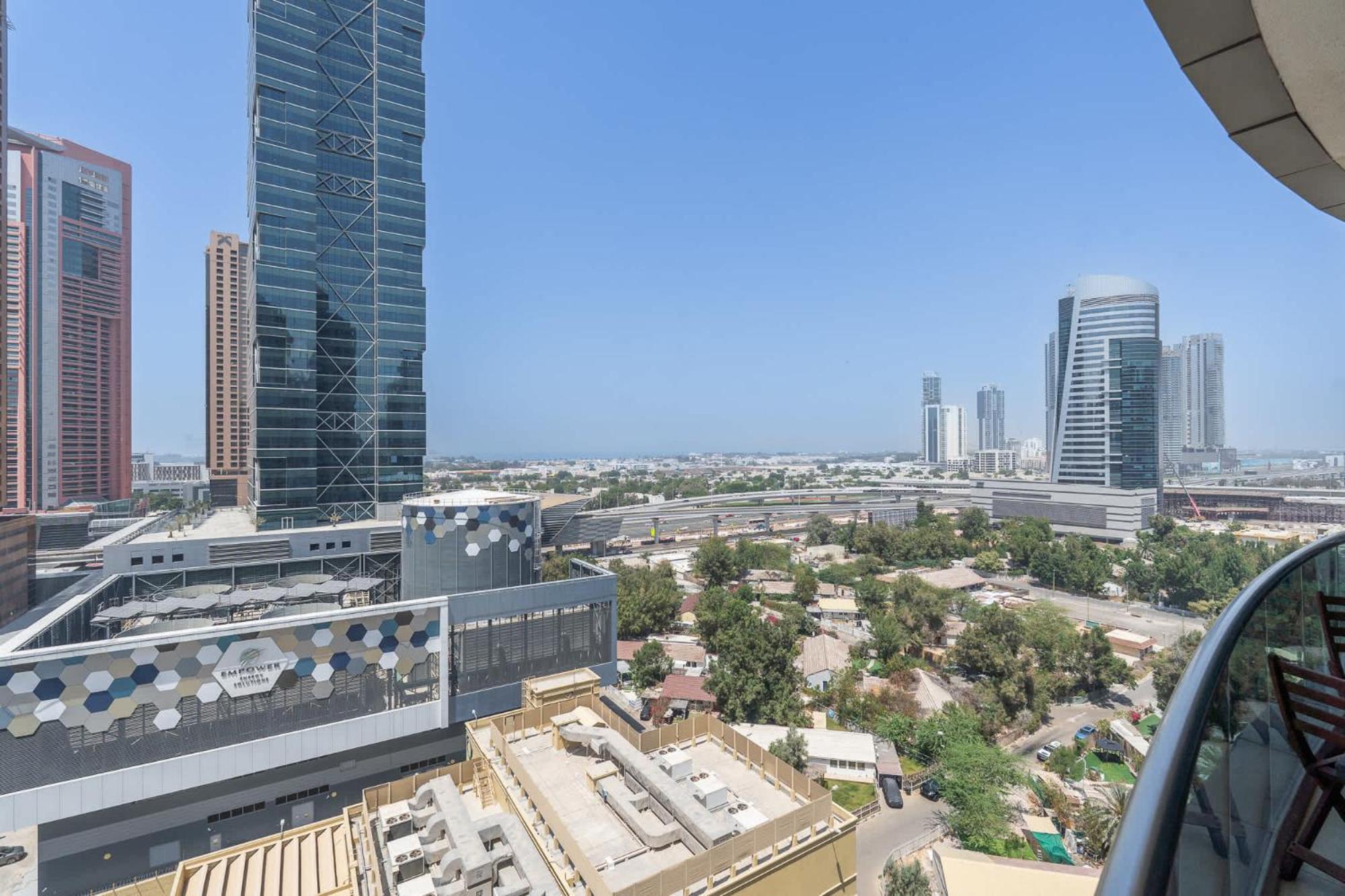 Apartment Stylish In Tecom's Prime Location *