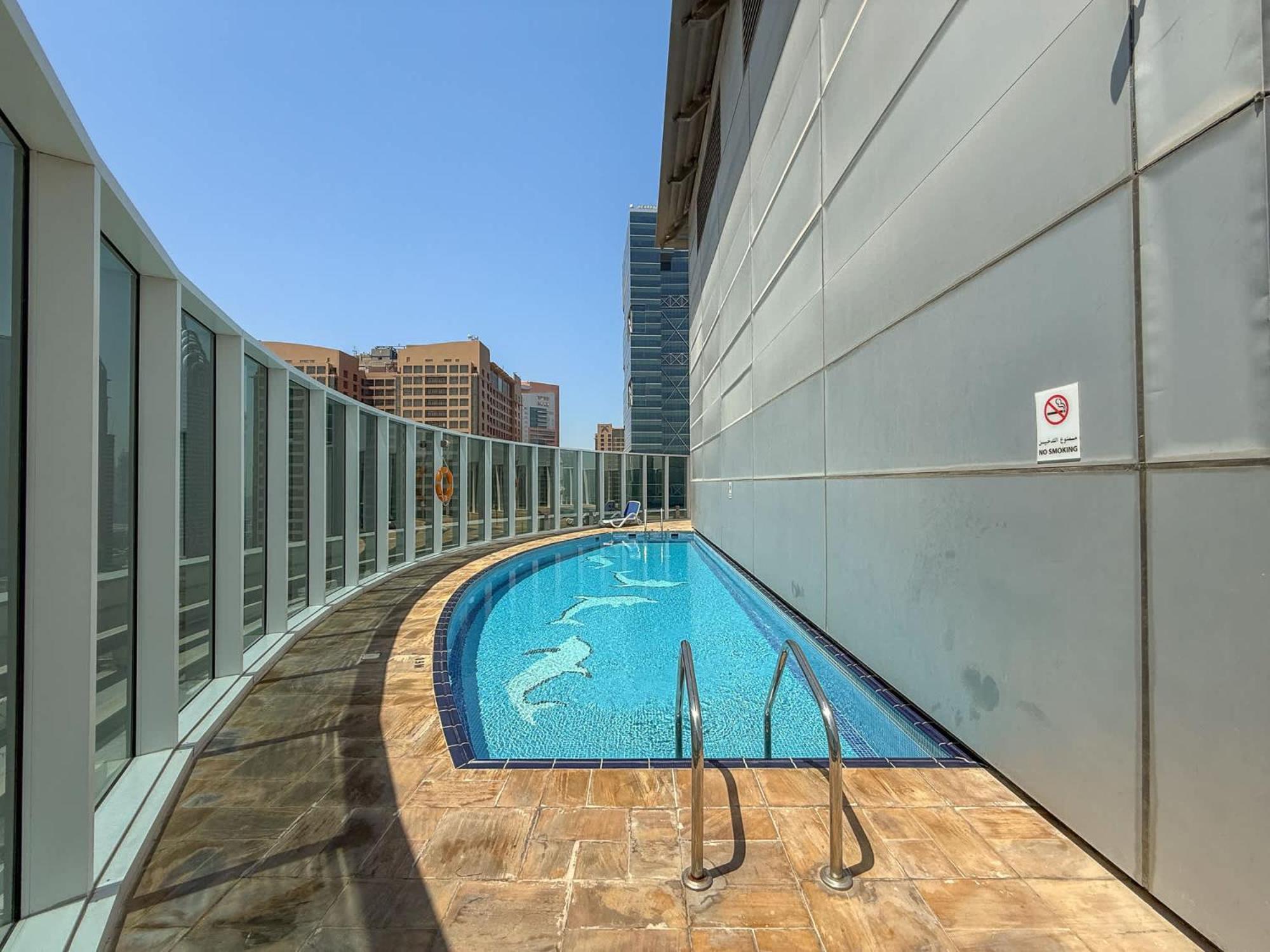 Stylish In Tecom's Prime Location Apartment Dubai