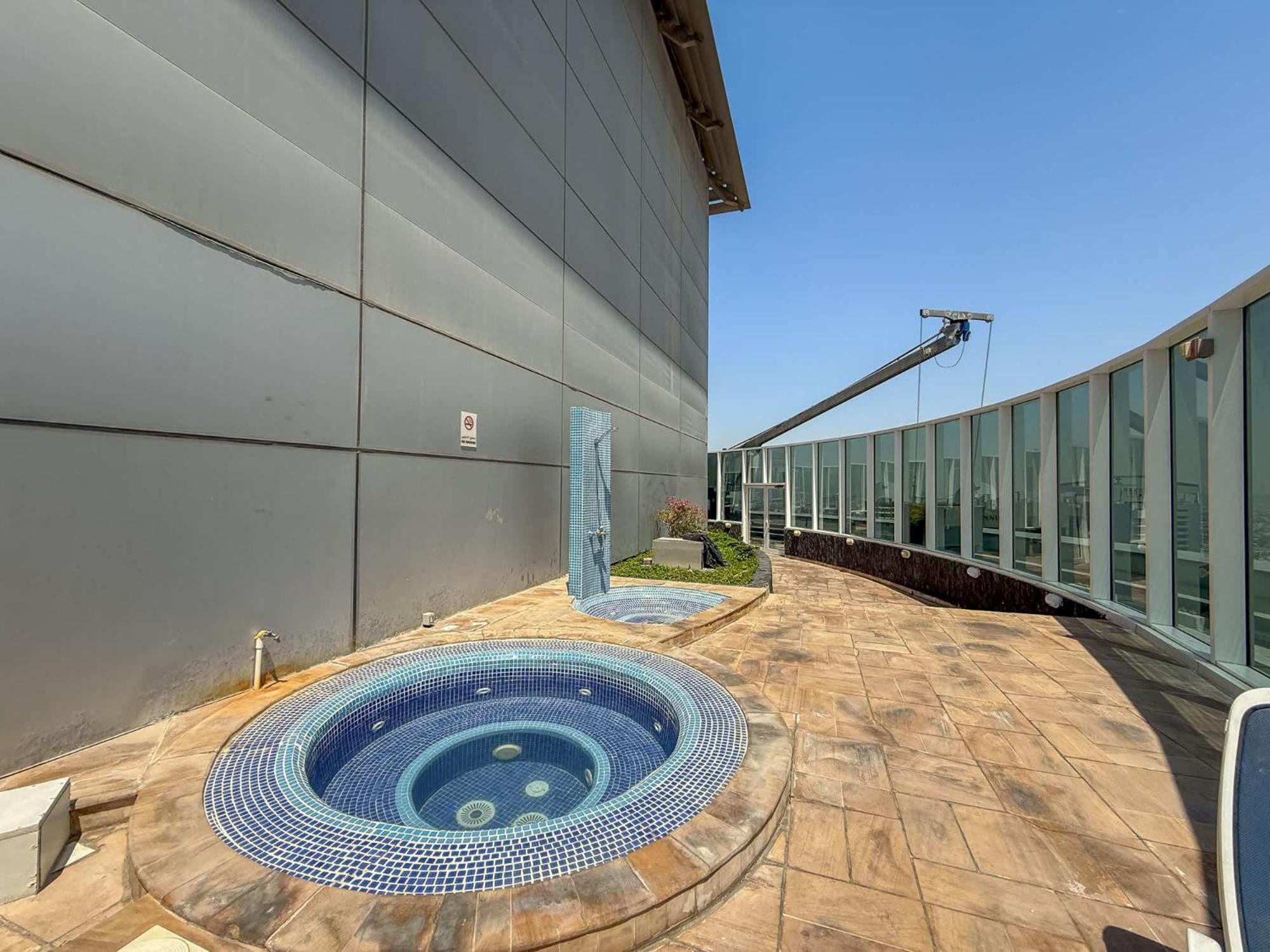 Apartment Stylish In Tecom's Prime Location *
