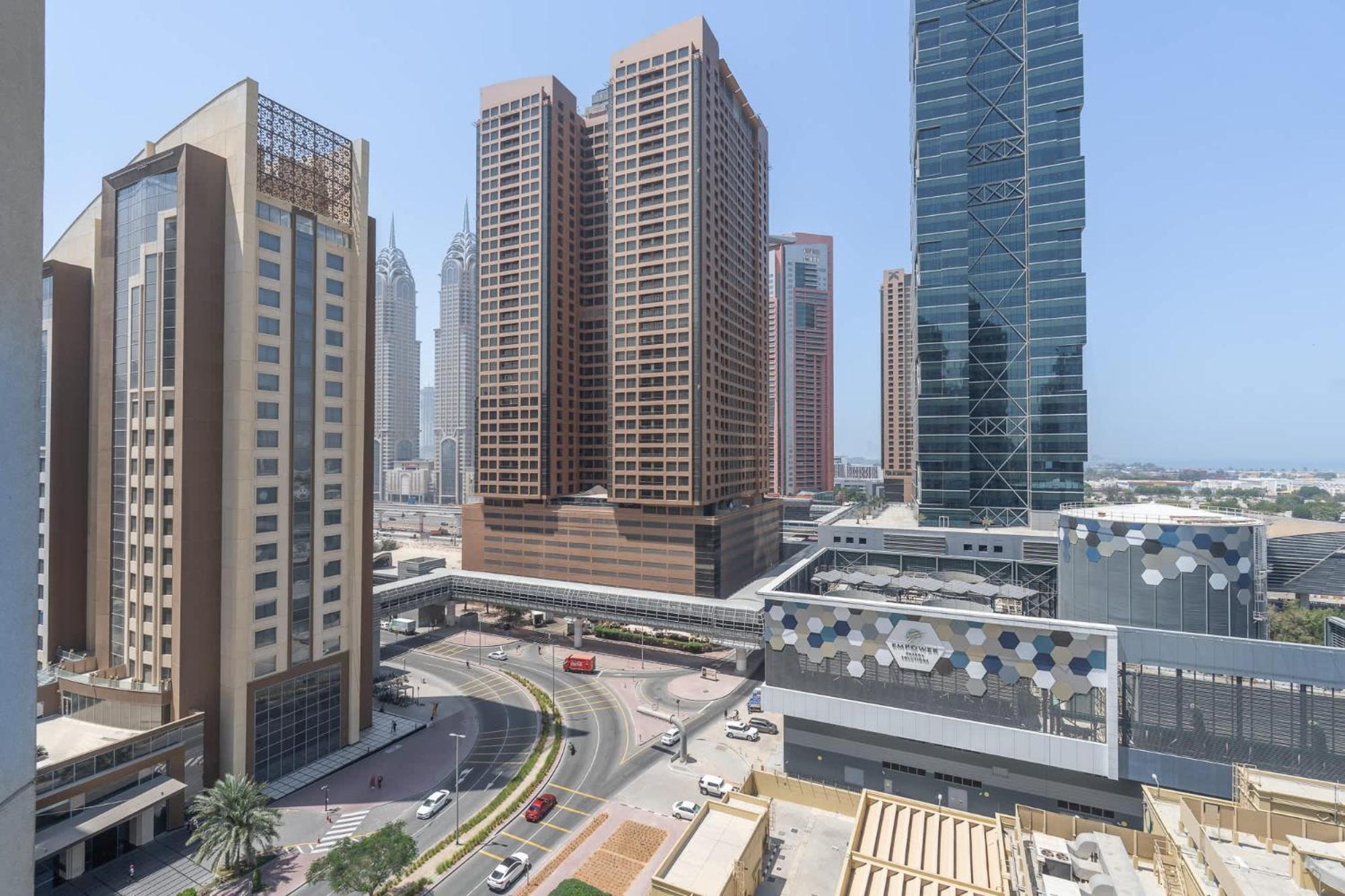 Stylish In Tecom's Prime Location Apartment