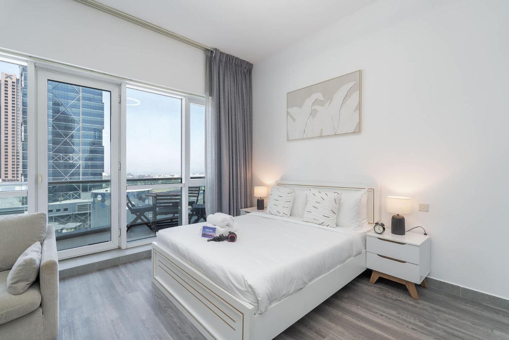 Stylish In Tecom's Prime Location Apartment Dubai