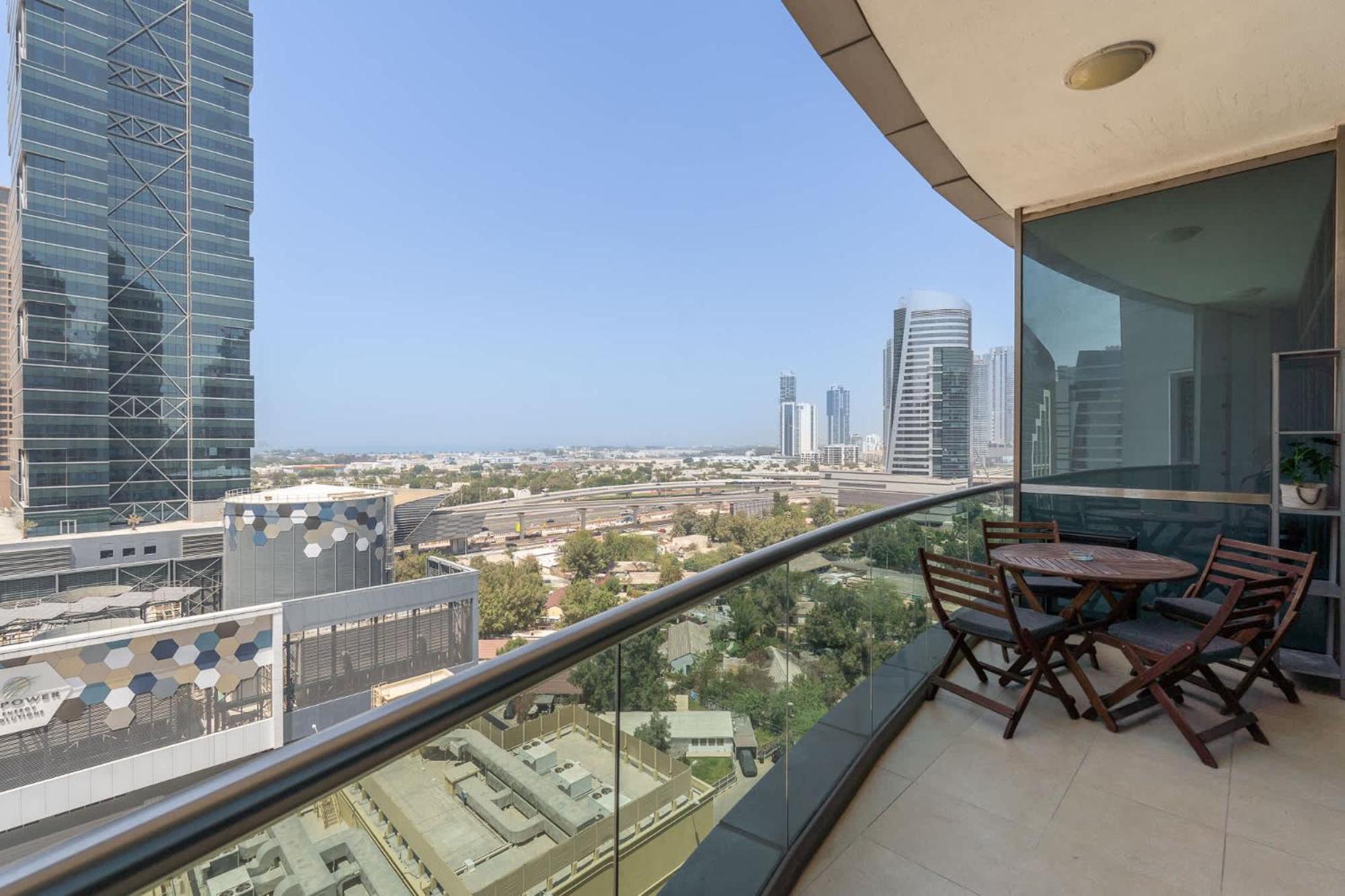 Apartment Stylish In Tecom's Prime Location
