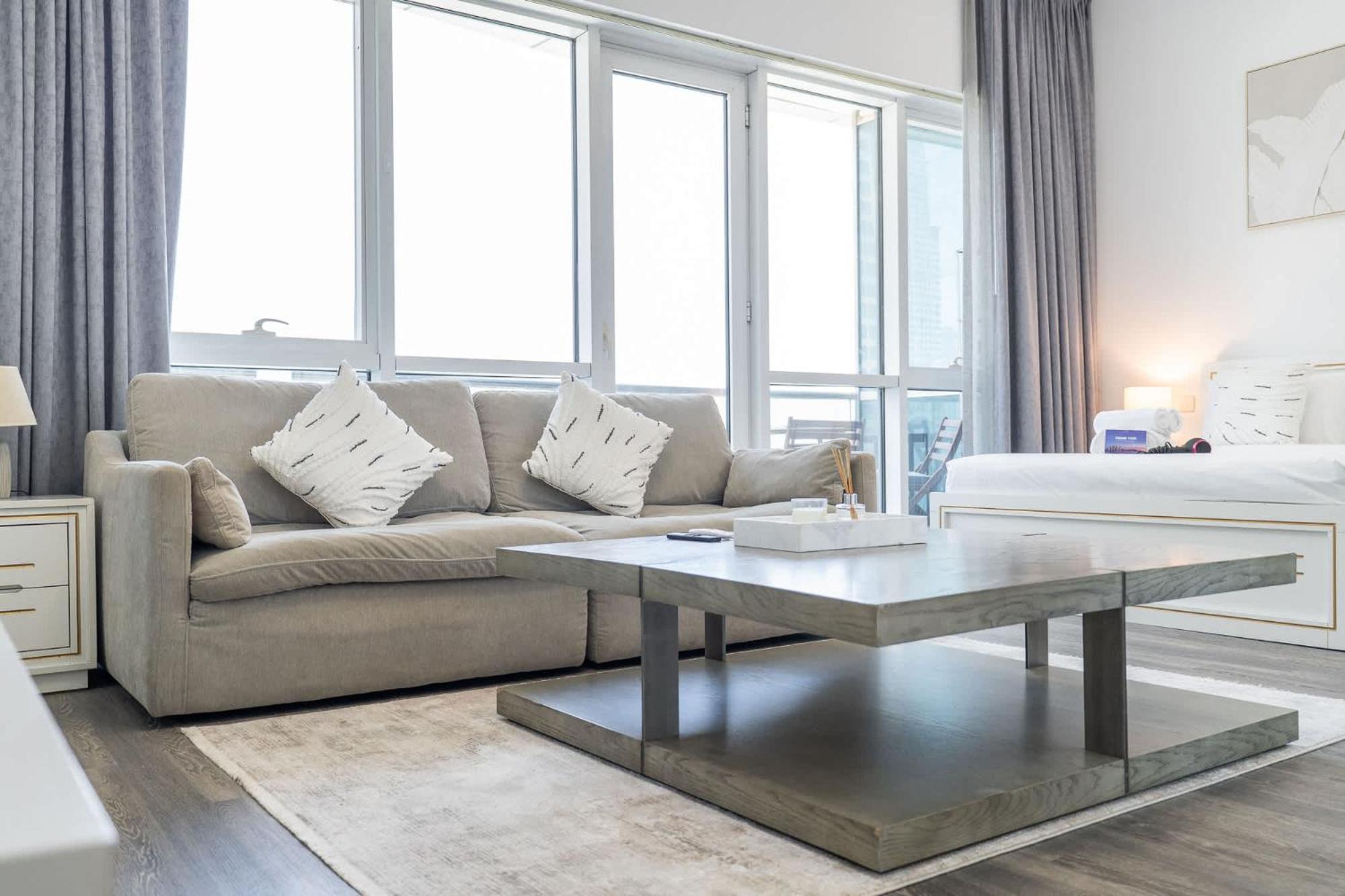 Apartment Stylish In Tecom's Prime Location *